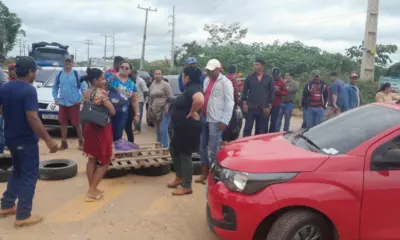 Produtores protestam contra ações do Ibama e ICMBio e fecham Transacreana