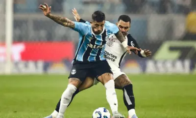 Em jogo movimentado, Grêmio e Corinthians empatam pelo Brasileirão