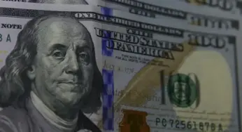 Dólar sobe para R$ 5,55 com votação de decreto do IOF