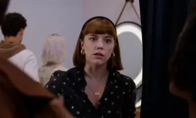 O que Solange faz após flagrar beijo de Afonso e Fátima em Vale Tudo?