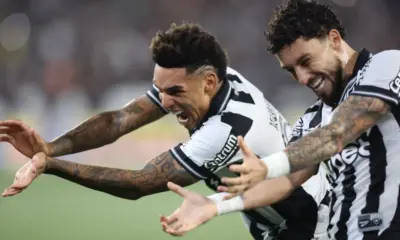 Em noite de despedidas, Botafogo vence Ceará e entra no G6 do Brasileirão