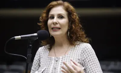 PF pede inclusão de Carla Zambelli em lista da Interpol