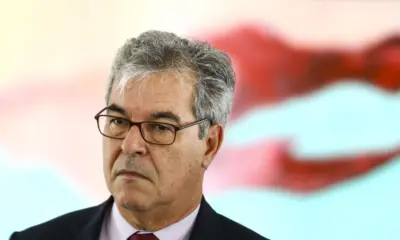 JV: “quem destruiu o PT quer voltar”