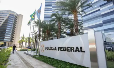 Bolsonaro diz que deu R$ 2 milhões para custear filho que está nos EUA