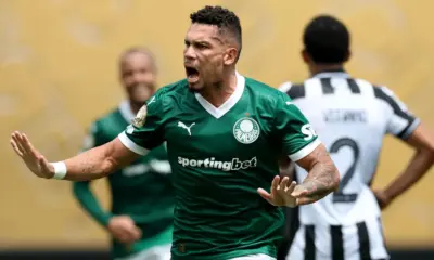 Paulinho brilha na prorrogação e Palmeiras avança às quartas do Mundial