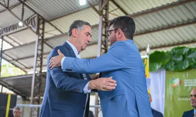 Gladson recebe ministro Barroso no encerramento de evento da justiça