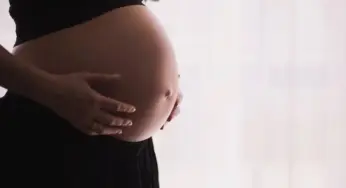 Idade média de fecundidade das mulheres sobe para 27 anos no Acre