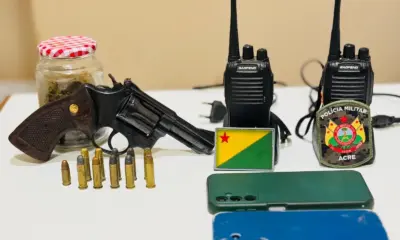Foragido da justiça é preso armado e com comunicadores em Cruzeiro do Sul