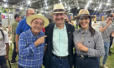 Ex-ministro prestigia primeira noite da Expoacre ao lado de Bocalom
