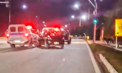 Vídeo mostra perseguição policial a mulher dirigindo com sinais de embriaguez