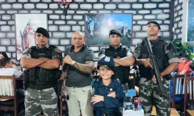 Fã da PM, criança autista celebra aniversário com presença de policiais