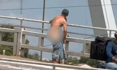 Homem tira roupa em ponte de Rio Branco e joga peças no Rio Acre