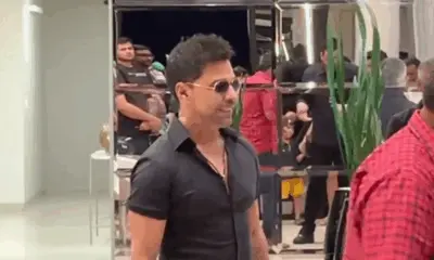 Zezé atende fãs, autografa capa de celular e diz sentir saudade do Acre