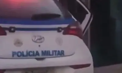 Video mostra viatura da PM dando carona a mulher em frente faculdade particular em Rio Branco