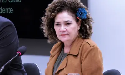 Perpétua apoia investigação da PF e diz que agiu com transparência em emenda