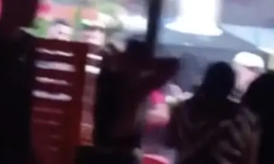 Travesti é espancada e esfaqueada dentro de bar em Parintins; agressão foi filmada por populares