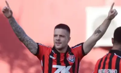 Vitória bate o Bragantino e empurra o Santos para a zona de rebaixamento