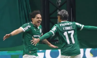 Palmeiras supera bombas de Hulk e bate Galo com ‘quase gol’ de Vitor Roque