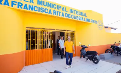 Zequinha investe mais de R$ 2 milhões para reconstruir e mobiliar escolas de tempo integral