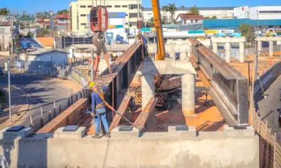 Instalação de vigas marca nova etapa na obra do Viaduto Mamedio Bittar