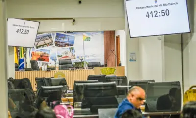 Sessão da Câmara que analisa LDO de 2026 é suspensa após 7 horas