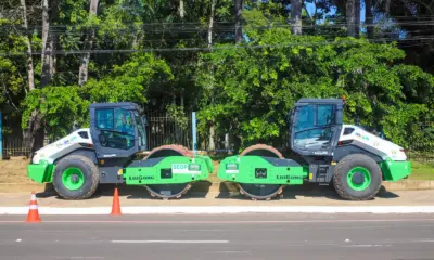 Deracre envia rolos compactadores para sete municípios do Acre