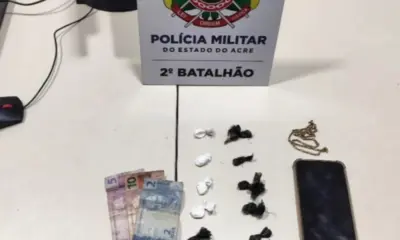 Flagrado com droga em arraial, homem tenta engolir papelotes e é preso