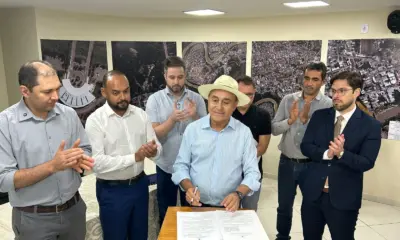 Bocalom sanciona leis com foco em políticas públicas e benefícios sociais