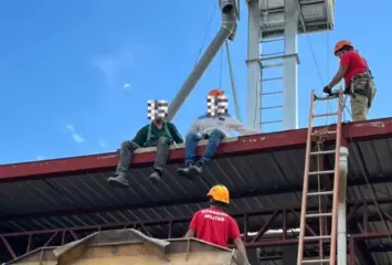 Bombeiros realizam resgate em altura de trabalhador ferido em obra de galpão em Xapuri