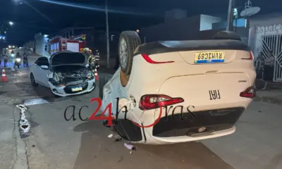 Carro capota após colisão em cruzamento no bairro Esperança 2, em Rio Branco