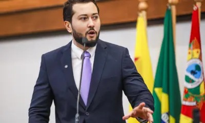 “Tem alguém disposto a ser barriga de aluguel dos meus projetos?”, questiona Jarude