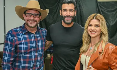 Gusttavo Lima recebe Gladson Cameli e namorada no camarim na Expoacre Juruá