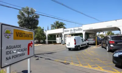 Moraes manda vistoriar carros e área externa da casa de Bolsonaro