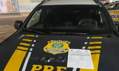 PRF cumpre três mandados de prisão em fiscalizações no Acre