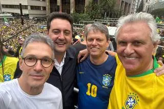 Carlos e Eduardo Bolsonaro dizem que governadores de direita agem como ratos e oportunistas
