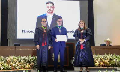 Diretor-superintendente do Sebrae, Marcos Lameira, recebe honraria em celebração aos 50 anos do TRE/AC