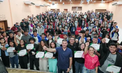 Nicolau distribui certificados do Redação Nota 1000 para alunos de Sena Madureira
