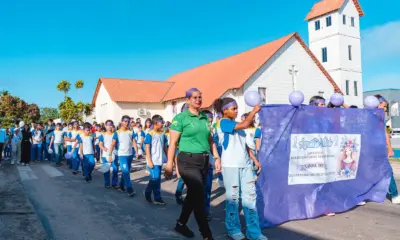 Agosto Lilás é aberto com caminhada em Mâncio Lima