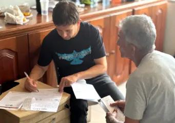 Com apoio de Velloso, centenas de pessoas recebem atendimentos em ação social