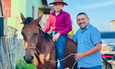 Prefeito de Porto Walter realiza sonho de menino que deixou cartas em seu portão