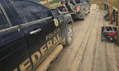 PF recupera moto roubada em área de desmatamento ilegal entre AC e AM