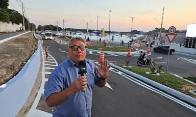 Zequinha entrega rotatória do Complexo Esportivo na abertura do Festival da Farinha