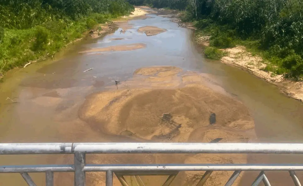 Rio Acre na fronteira com o Peru enfrenta seca crítica e navegação fica comprometida
