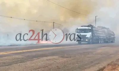 Incêndio em área de mata gera nuvem de fumaça na Via Verde