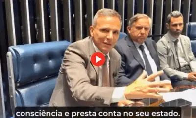 Márcio Bittar se acorrenta no Senado em protesto por impeachment de Moraes