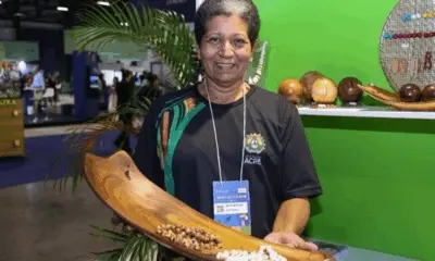 Artesã acreana expõe biojoias no Salão do Turismo em São Paulo