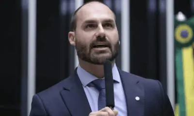 Eduardo diz que família Bolsonaro pensa em deixar PL se Tarcísio se filiar
