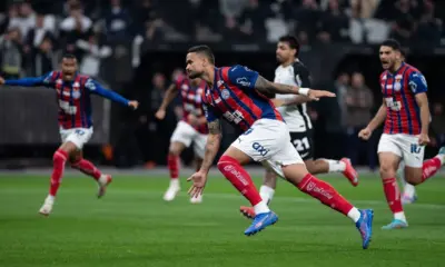 Em jogo frenético, Corinthians tropeça contra Bahia no Brasileirão