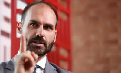 PF: Eduardo ameaçou abandonar Bolsonaro após ser chamado de imaturo