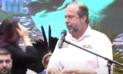 Ministro celebra inclusão energética no Acre; mais de 300 mil terão energia de graça